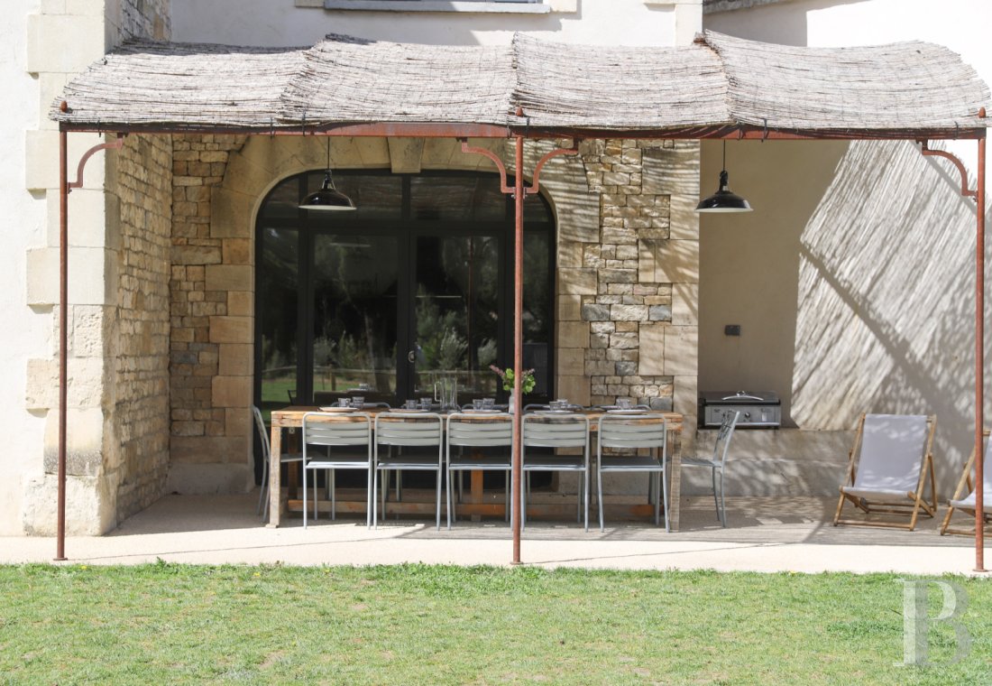 Entre Saint-Rémy-de-Provence et Avignon, aux abords d’un village, un ancien mas rénové en maison familiale - photo  n°4